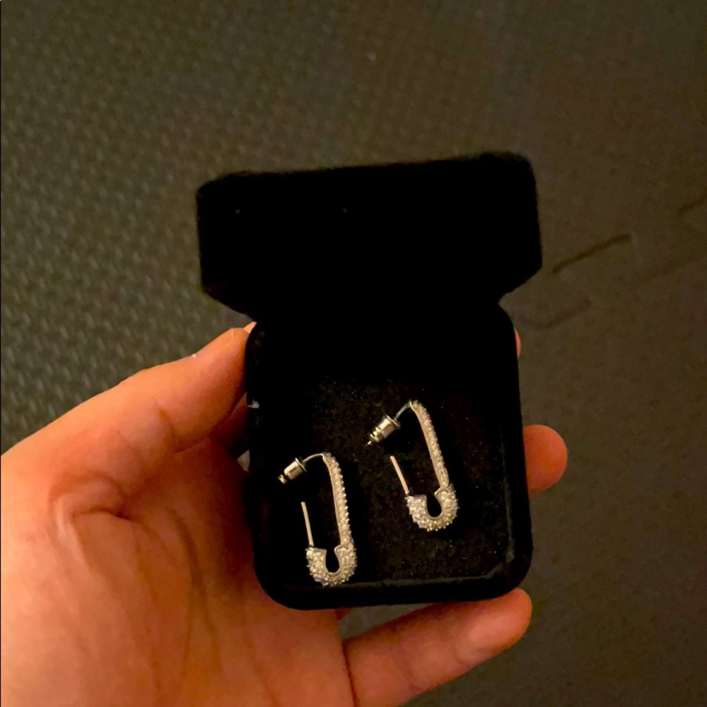 earring - Picture 6 of 6
